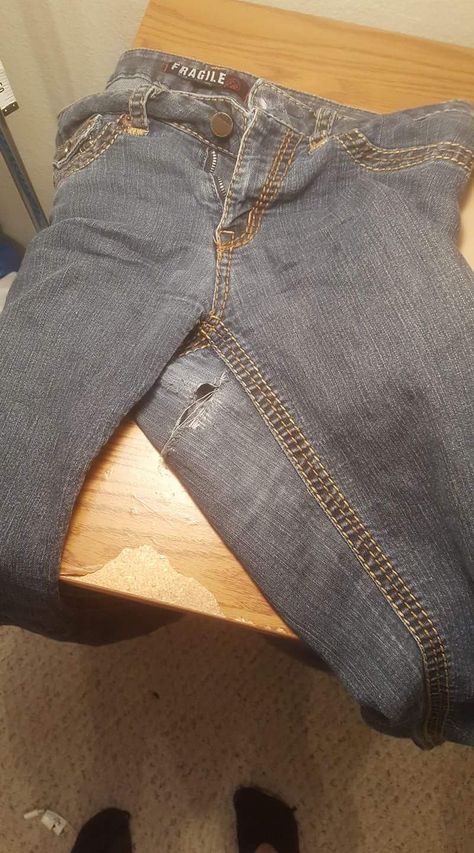 My favorite pair of jeans ripped in the crotch area- my jumbo thighs wore the fabric out! Boooooooooooooooooooooo! Here is how I repair burnouts in the crotches of jeans: Here’s my rip the … Rattoppare I Jeans, Jeans Grunge, Diy Ripped Jeans, Repair Jeans, Denim Repair, Sewing Jeans, Sewing Alterations, Torn Jeans, Repair Clothes