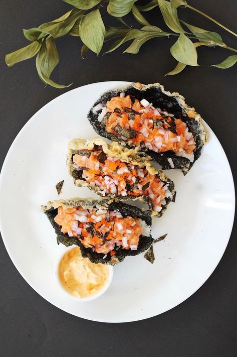 Turn Taco Tuesday into a fusion-filled extravaganza with some sushi tacos! The nori taco shells are easy to make, then fill with your favorite sushi ingredients and enjoy. Perfect for a light lunch or unique appetizer, too! Nori Taco, Fried Seaweed, Raw Fish Recipes, Sushi Taco, Taco Shell Recipe, Crispy Seaweed, Sushi Ingredients, Asian Fusion Recipes, Canapes Recipes