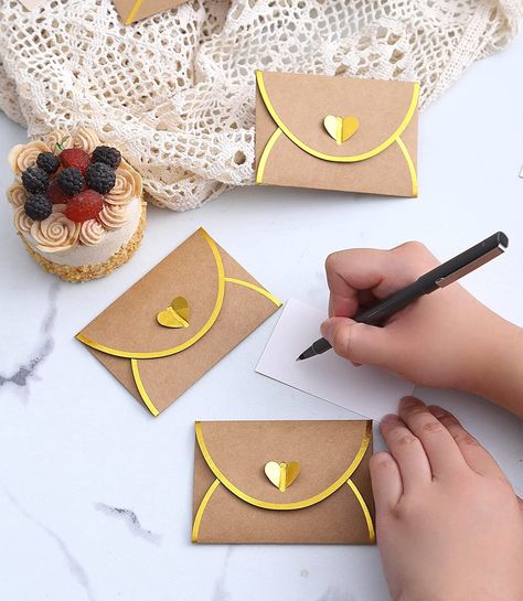 Beautiful and luxury kraft paper envelopes , heart closure design, Mini size ,very cute😊 Envelope Paper, Closure Design, Business Thank You Cards, Envelope Wallet, Gift Paper, Card Business, Business Gift, Brown Envelopes, Wedding Envelopes