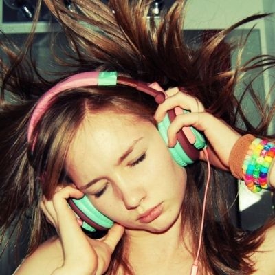 Songs Every College Student Should Appreciate ... Wherever You Will Go, Wearing Headphones, Wearing Headphone, Girl With Headphones, Music Headphones, David Guetta, Avicii, Ways To Relax, Music Theory