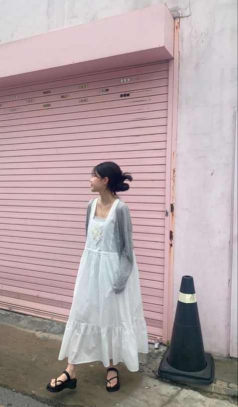 Thrift Manifestation, Fitting Room, Social Status, Simple Outfit, Girls Life, Japanese Fashion, Everyday Outfits, Fashion Ideas, Style Me