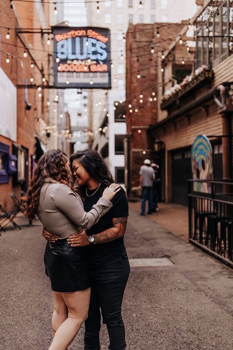 Nashville Downtown, Nashville Engagement, Orchid Photo, Downtown Nashville, Photos Inspo, Engagement Inspo, Fall Photo, City Engagement, Fall Photoshoot