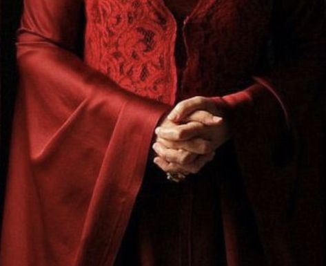 Red Princess Aesthetic, Melisandre Aesthetic, Chaos Dragon, Evil Princess, Aesthetic Game, Great Comet Of 1812, Lady Sif, Royalty Aesthetic, Bee Sting