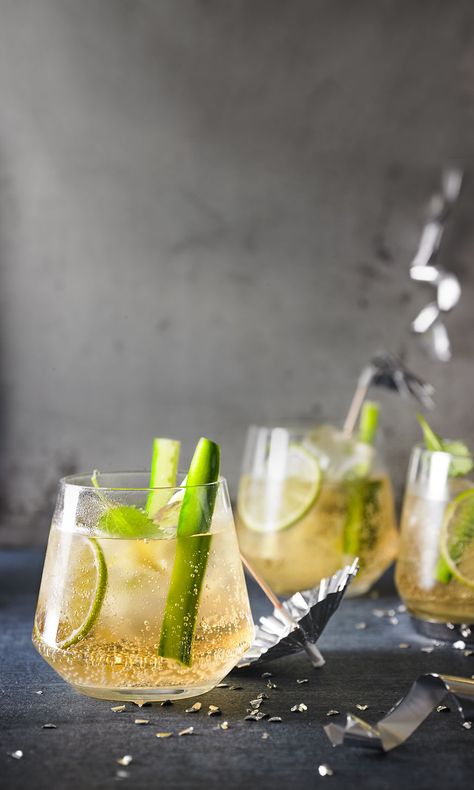 Moscow Mule Moscow Mule Receita, Summer Drinks Nonalcoholic, Moscow Mule Drink, Drinks Nonalcoholic, Moscow Mule Recipe, Mule Recipe, Christmas Cocktail, Easy Drinks, Vegetable Drinks