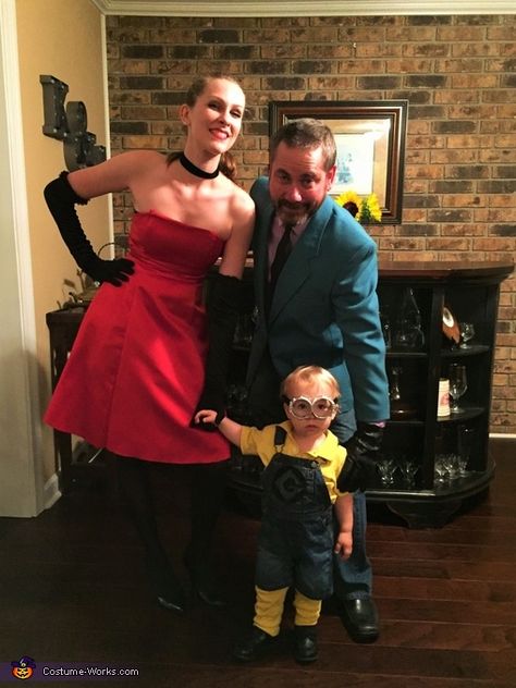 Emily: Mom, Dad, and toddler: We watched the Minions movie quite a few times this year and our son LOVES the minions, so we thought it would be fun to dress... Scarlet Overkill And Herb Costume, Scarlet Overkill And Herb, Bob The Minion, Scarlet Overkill, Minion Costume, Minion Costumes, Minion Movie, The Minions, Couples Costume