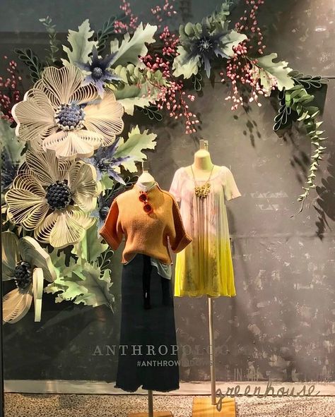 Anthropologie Window Quilling - Burlington, Massachusetts | Flickr Anthropologie Window Display, Anthropologie Display, Spring Window Display, Ruangan Studio, Fashion Window Display, Vitrine Design, Window Display Retail, Decoration Vitrine, Store Window Displays