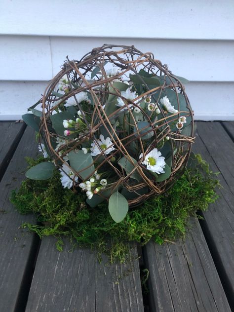 Moss And Twig Centerpiece, Grapevine Centerpiece Wedding, Decorative Balls Centerpiece, Beach Wedding Centerpieces Diy Wedding Table Decor, Moss Centerpiece Wedding, Beach Wedding Centerpieces Diy, Twig Centerpieces, Quirky Garden, White Wax Flower