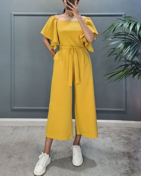 Party Dress Classy Elegant, Dress Santai, Peplum Jumpsuits, Cry A Lot, Muslim Outfits Casual, Elegant Dresses Classy, Elegant Party Dresses, Fashion Illustration Dresses, Woman Suit Fashion