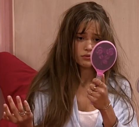 Mia Colucci - Outfit - Rebelde Way - Luisana Lopilato Mia Colucci Rebelde Way Outfits, Mia Colucci, Rebelde Way, Barbie 2000, Pink Power, Mia 3, Tom Kaulitz, Beauty Icons, Girly Girl