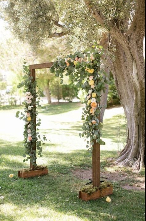 Diy Wedding Arbor, Rustic Wedding Alter, Wooden Wedding Arches, Hummingbird Nest Ranch Wedding, Wedding Arbor Rustic, Beach Wedding Arch, Diy Wedding Arch, Wedding Arbors, Wedding Alters