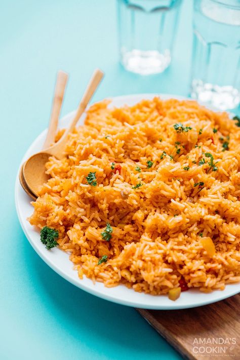 This spanish rice recipe is a classic for good reason. A flavorful combination of onion, garlic, and salsa makes a side dish everyone loves. #mexican #spanishrice #dinnersides #sidedishes #vegetarian Spanish Rice Recipe, Spanish Rice, Mexican Food Recipes Easy, Dinner Sides, Salad Side Dishes, Rice Recipe, Rice Dishes, Mexican Dishes, Chicken Dinner Recipes