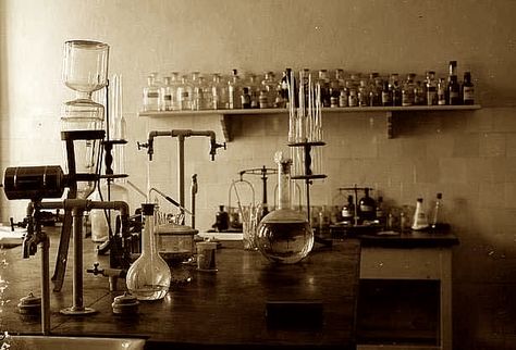 1940s Laboratory Laboratory Design, Bg Design, Chemistry Labs, Mad Science, High School Science, Laboratory Science, Lab Equipment, E Mc2, Science Lab