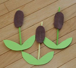 pond art activities for kids | How to make your cattails craft: Pond Animals Crafts, Lake Themed Crafts, Lily Pad Craft Preschool, Swamp Theme Classroom, Pond Animal Crafts, Pond Theme Classroom, Pond Life Preschool Crafts, Lily Pad Craft, Pond Preschool