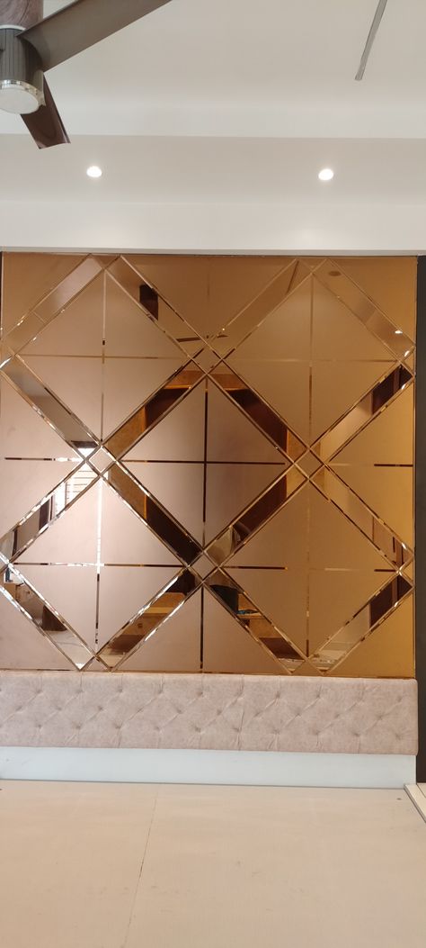 Glass Cladding Interior Wall, Mirror Panel Wall Interior Design, Art Deco Ceiling Design, Mirror Cladding, Mirror Panel Wall, Ceiling Pop, Wall Cladding Designs, Glass Wall Design, Dining Room Design Luxury