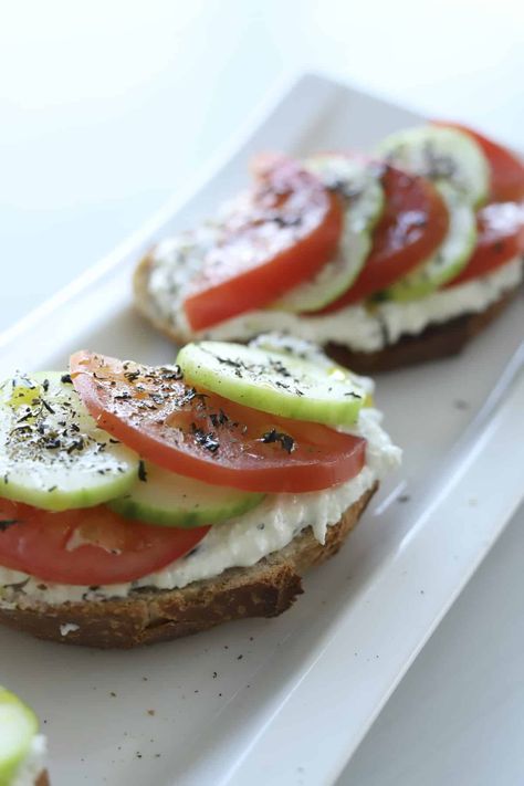 Feta Toast is our spin on one of our favorite Egyptian breakfast, Gibna bil Tamatim. #fetatoast fooddolls.com Feta On Toast, Cucumber Toast, Egyptian Breakfast, Feta Toast, Feta Pizza, Greek Breakfast, Iifym Recipes, Roasted Olives, Tomatoes On Toast