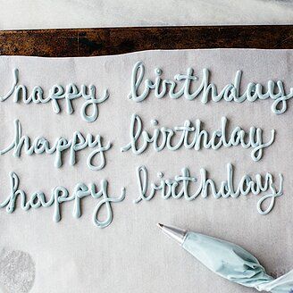 Writing On Cakes, Cake Lettering, Frosting Techniques, Cake Piping, Icing Techniques, Cake Writing, How To Make Frosting, Piping Techniques, Frosting Tips