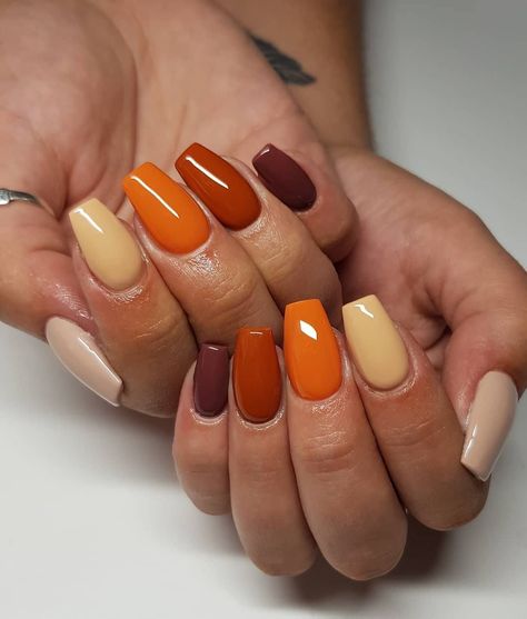 Fall Gel Nails, Caramel Highlights, Fall Acrylic Nails, Gel Nail Colors, Nails 2021, Shellac Nails, Nails Fall, Fall Nail Colors, Short Hairstyle