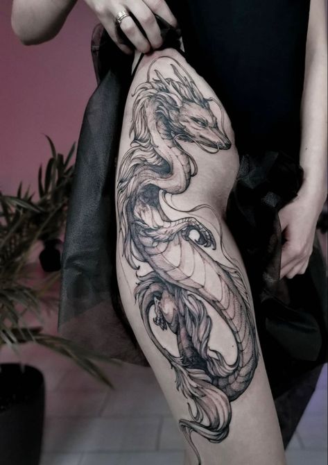 Dragon Tattoo Leg, Dragon Thigh Tattoo, Wing Tattoo Designs, Dragon Tattoo For Women, Muster Tattoos, Dragon Tattoo Designs, Thigh Tattoos Women, Makijaż Smokey Eye, Cute Tattoos For Women