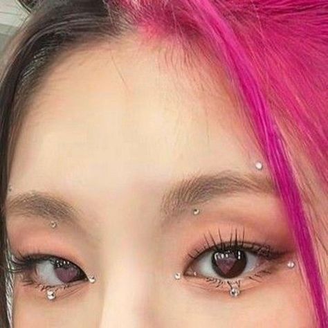 Yeji Itzy Makeup Look, Itzy Makeup Look, Yeji Eye Makeup, Yeji Itzy Make Up, Itzy Yeji Makeup, Makeup Idol Kpop Girl, Yeji Makeup Look, Yeji Makeup, Yeji Eyes