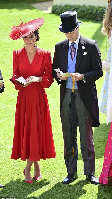 Princess Of Wales Fashion, Catherine Princess Of Wales Outfits, Royal Ascot Kate Middleton, Royal Ascot Fashion 2022, Princess Beatrice Of The United Kingdom, Kate Middleton Red Coat, Ascot Outfits, Kate Middleton Style Outfits, Pretty Floral Dress