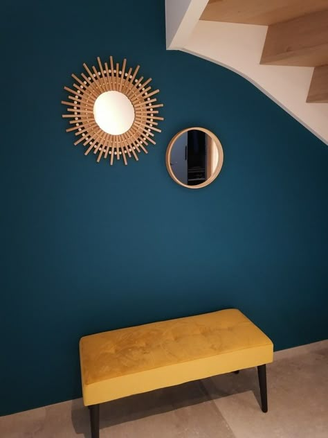 Hall Room Design, Room Color Combination, Teal Living Rooms, Latest Living Room Designs, Simple House Design, Bedroom Wall Colors, Home Decor Crate, Wall Paint Designs, Deco Salon