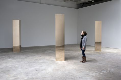 John McCracken installation showing Swift (2007), Flight (2007) and Vision (2007). John Mccracken, Light And Space, Sculpture Installation, Minimal Art, Booth Design, Art Google, Visual Merchandising, Texture Art, Design Inspo