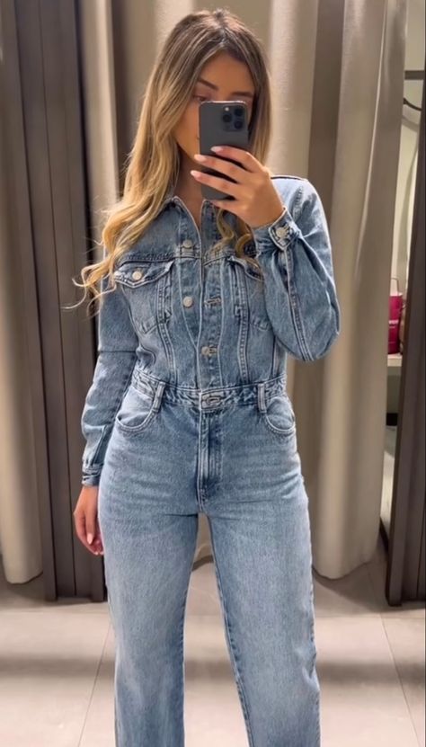 Zara Jeans Jumpsuit, Denim Full Outfit, Jumpsuit Outfit Jeans, Demin Jumpsuits For Women Outfit, Denim Jumpsuit Outfit Casual, Jeans Jumpsuit Outfit, Jean Jumpsuit Outfit, Jumpsuit Jeans, Jean Jumpsuit