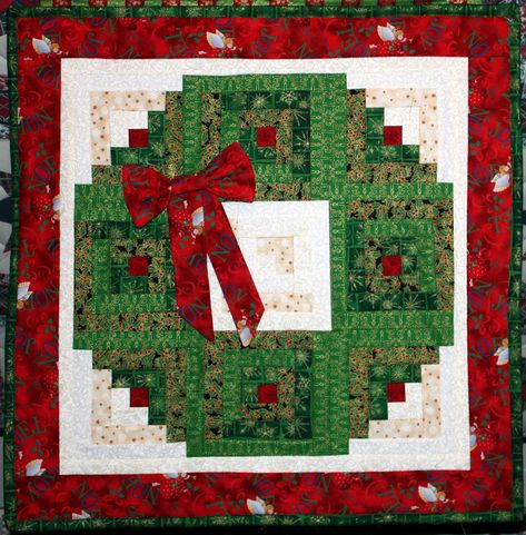 Christmas Wreath | Log Cabin Christmas Wreath | Laurie_Mike | Flickr Mystery Quilt Patterns, Log Cabin Christmas, Christmas Quilting Projects, Christmas Quilt Blocks, Christmas Tree Quilt, Christmas Quilt Patterns, Stash Buster, Cabin Christmas, Christmas Wall Hangings