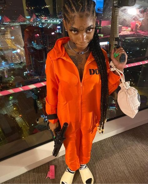 Hood Females, Gangsta Woman, Hood Baddie, Glo Gang Hoodie, Hood Tattoos, Artist Aesthetic Outfit, Hood Aesthetic, Hood Halloween Costume, Hood Girls