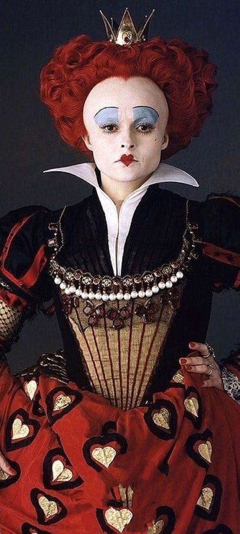 Red Queen Makeup, Red Queen Costume, Queen Of Hearts Makeup, Queen Of Hearts Alice, Queen Alice, Marla Singer, Tim Burton Characters, Queen Of Hearts Costume, Heart Costume