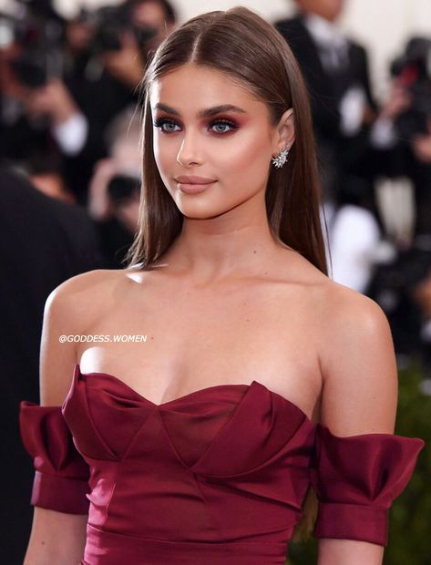 Strapless Hairstyles, Hairstyles Formal, Goddess Women, Taylor Marie Hill, Taylor Hill, Hair Girl, Girl Hairstyles, Strapless Dress Formal, Celebrity Style