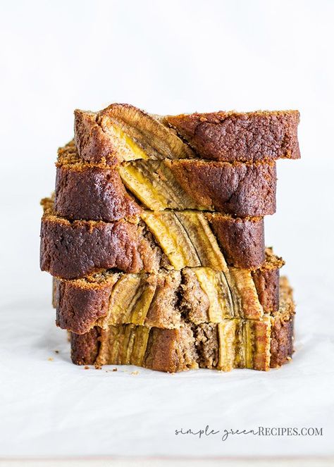 This Caramel Banana Bread is loaded with ripe bananas and date caramel sauce. It is one of those classic comfort food recipes everybody loves. #banana #bread #glutenfree #caramel #snack #vegan #vegan caramel Bourbon Banana Bread, Banana Bread With Chocolate, Bread With Chocolate, Caramelized Banana, Vegan Caramel, Gluten Free Banana Bread, Caramelized Bananas, Gluten Free Banana, Best Banana Bread