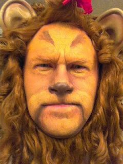 this could work for lion Cowardly Lion Makeup, Wizard Of Oz Costumes Diy, Cowardly Lion Costume, Lion Costume Diy, Wizard Of Oz Lion, Lion Face Paint, Lion Makeup, Wizard Of Oz Musical, Wizard Of Oz Decor