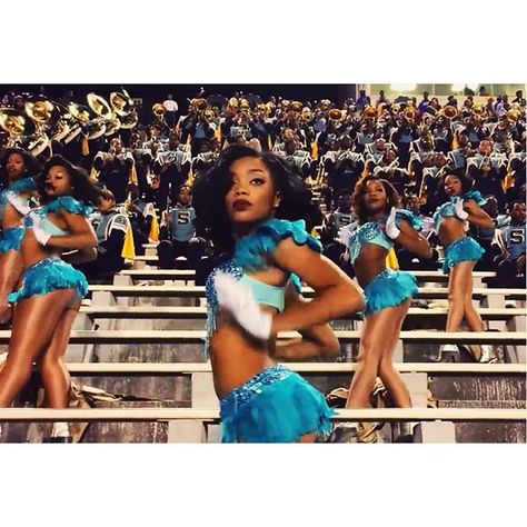 Aww☺️! @trin.t 's video of the Fab Dancing Dolls performing to "Can You Stand the Rain" hit 100k views today! Congrats @trin.t ! &thank you for your #SUpport of the Dolls! LINK IS IN MY BIO! ☔️💙 Kayla Pittman, Majorette Dance Uniforms, Majorette Outfits, Majorette Uniforms, Dallas Cheerleaders, Cheerleading Cheers, Dance Uniforms, College Cheerleading, Black Bratz Doll