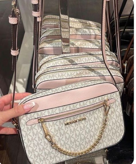 Large Leather Crossbody Bag, Stylish School Bags, Luxury Bags Collection, Purse Essentials, Handbag Essentials, Mk Purse, Girly Bags, Mk Bags, Luxury Aesthetic