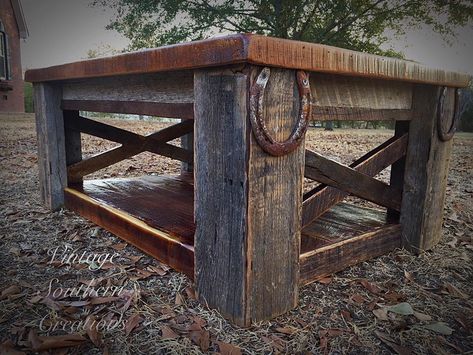 Wood Projects Table, Homemade Coffee Tables, Barnwood Coffee Table, Rustic Furniture Design, Rustic Farmhouse Furniture, Made Coffee Table, Rustic Furniture Diy, Wood Furniture Plans, Barnwood Furniture