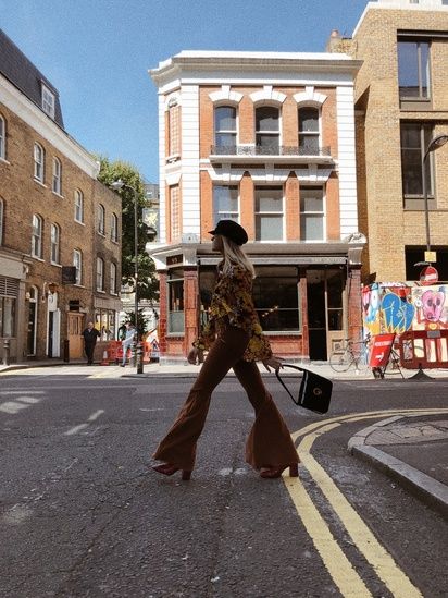 @berrymalinowska #streetstyle #retro #vintage #flares #70s #60s #street #brown #floral #sacredhawk #freepeople 70s Photoshoot, Street Shoot, Asos Boots, 70’s Style, 80s Outfit, Smock Top, Nyc Trip, Casual Trousers, Brown Floral