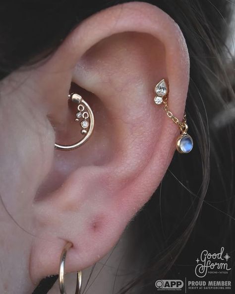 Piercing Styles, Constellation Piercings, Daith Piercing Jewelry, Earring Inspo, Wave Jewelry, Piercing Inspo, Forward Helix Piercing, Helix Ear, Cool Ear Piercings