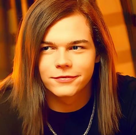 Georg Listing Cute, I Fall To Pieces, Georg Listing, Tokyo Hotels, I Go Crazy, Pop Rock Bands, Bill Kaulitz, Tom Kaulitz, Canal No Youtube