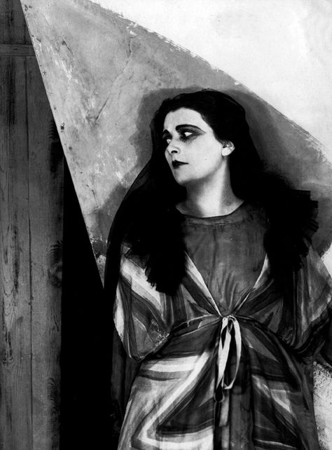 The Cabinet of Dr. Caligari Dr Caligari, The Cabinet, Old Hollywood, A Woman, Hollywood, Black And White, Hair, White, Black