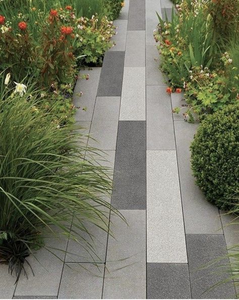 Garden Slabs, Diy Patio Pavers, Industrial Garden, Outdoor Paving, Paving Design, Patio Pavers Design, Concrete Patios, Outdoor Walkway, Small Patio Garden