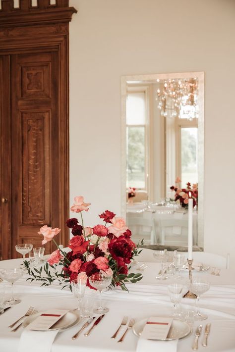 Pink And Red Floral Centerpieces, Pink Table Flowers Wedding, Pink Red Centerpieces, Red Pink And White Table Decor, Red And Pink Flower Centerpieces, Red And Cream Flower Arrangements, White And Burgundy Table Setting, Red And Blush Wedding Centerpieces, Pink And Red Wedding Table Setting