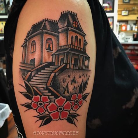 Psycho house made tonight for the awesome @kansbobans Thank you for making the trip to get tattooed today, Kansas! #batesmotel #psycho  #normanbates #hitchcock #alfredhitchcock Universal Monsters Tattoo, Traditional Tattoo Halloween, Haunted House Tattoo, Horror Movie Tattoos, Traditional Tattoo Inspiration, Traditional Style Tattoo, Movie Tattoo, Movie Tattoos, Spooky Tattoos