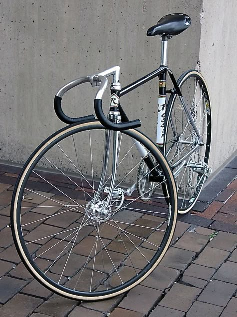 Rossin Bici Retro, Bike Decor, Bike Swag, Bicycle Track, Classic Road Bike, Road Bike Vintage, Urban Bicycle, Bike Motor, Velo Vintage