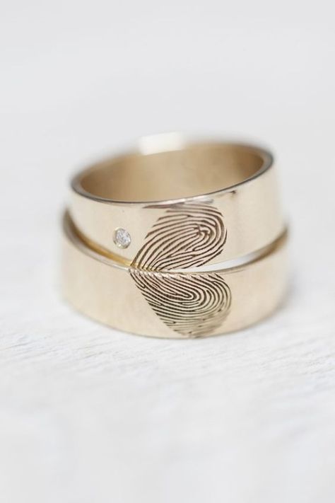 Beautiful jewelry. Fashion Jewellery. Carrie Underwood Wedding Ring, Carrie Underwood Wedding, Gold Wedding Bands, 14k Gold Wedding Band, Wedding Etiquette, Beautiful Wedding Rings, Gold Diamond Wedding Band, Unique Wedding Bands, Wedding Band Sets