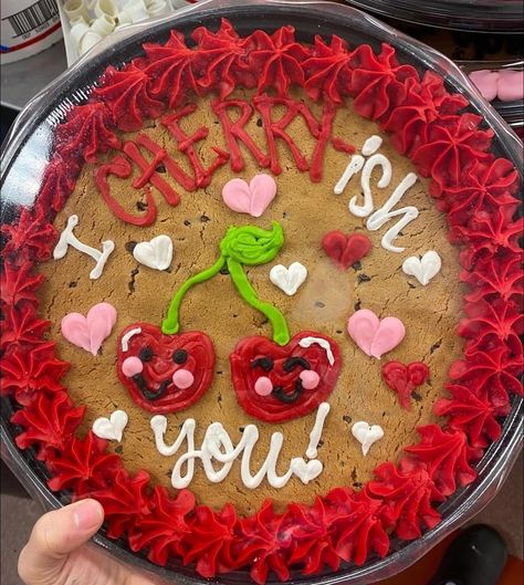 Funny Cookie Cakes, Valentine Cookie Cakes Decorated, Valentines Cookie Cake Decorating Ideas, Valentine’s Day Cookie Cake, Valentine Bakes, Valentine's Cakes, Valentines Cakes And Cupcakes, Christmas Cupcake Cake, Valentines Cakes