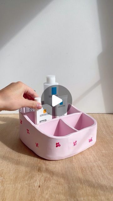 Sculpd | Craft Reinvented on Instagram: "Make your own cosmetics organiser 🥰🌸🙌🧴  #airdryclay #pottery #clayart #autumn #autumnvibes #aesthetic #girly #giftideas #skincare #makeup" Airdryclay Ideas, Skincare Organiser, Save Your Tears, Makeup Organization Diy, Aesthetic Girly, Make Up Organiser, Ceramics Ideas, Birds Of A Feather, Modeling Clay