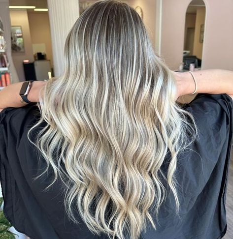 Indy & Co. Hair on Instagram: "Perfection✨ @reagan.muench @wellapro_anz @foilmefoils #colour #colourist #hairdresser #brunette #blondebalayage #brunettebalayage #wellablonde #wellahair #colourcorrection #canberrasalon #canberra #blondehair #style #styleinspo #hair #extensions #canberraextensions #aesthetic #balayage #longhair #foilayage #photoshoot #smallbusiness #beachwave #olaplex #wellaproanz #blonde" Foilayage Hair, Aesthetic Balayage, Money Pieces, Blond Balayage, Shadow Root, Wella Hair, Top Hairstyles, Balayage Brunette, Canberra