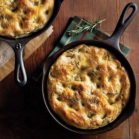 Cast Iron Bread, Foccacia Bread, Skillet Bread, Rosemary Focaccia, Focaccia Bread Recipe, Cast Iron Skillets, Iron Skillet Recipes, Bread Homemade, Cast Iron Skillet Recipes