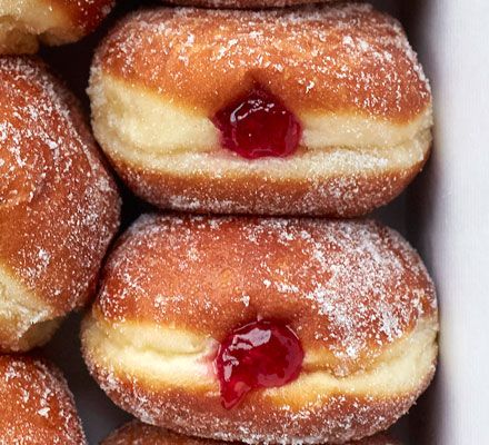 Make a batch of our sweet jam doughnuts for the ultimate indulgent treat. These pillowy soft doughnuts are well worth the effort and are great for sharing Jam Doughnut, Baked Donut Recipes, Vegan Pumpkin Pie, Filled Donuts, Dough Ingredients, Oat Bars, Homemade Donuts, Doughnut Recipe, Chicken Dish